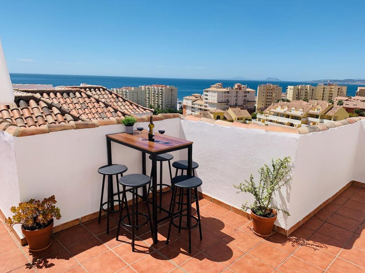 Penthouse Mit Private Dachterrasse Und Blick Auf Das Meer, Berge ,Hafen Εστεπόνα Εξωτερικό φωτογραφία